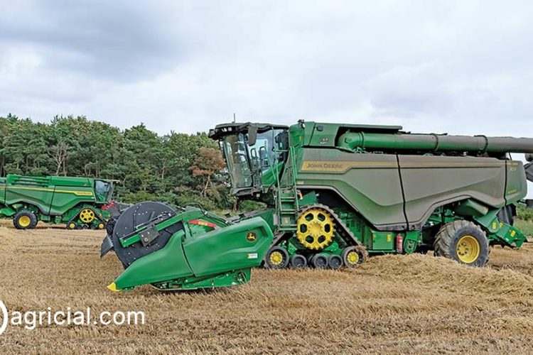 John Deere X9 Combine Boosts Harvest Efficiency